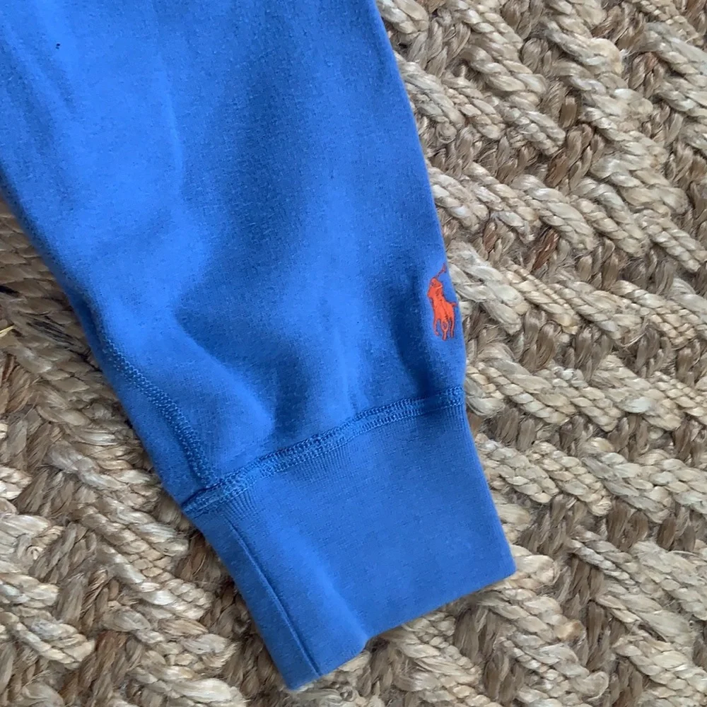 Polo crewneck size L.